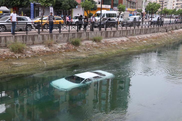 Adana'da sulama kanalına düşen aracın sürücüsü kurtarıldı G4