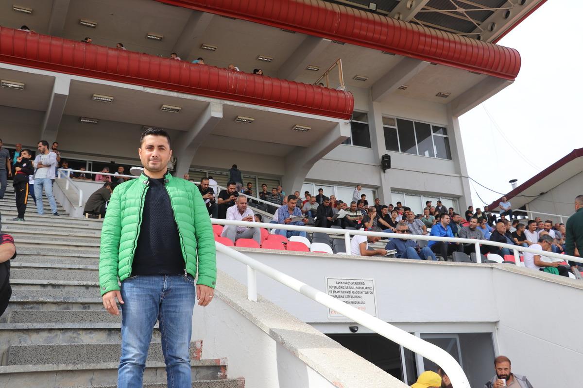 Adana'da yarışta attan d&uuml;ş&uuml;p yaralanan jokey, mesleğini bırakmanın &uuml;z&uuml;nt&uuml;s&uuml;n&uuml; yaşıyor