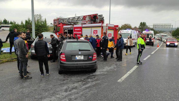 Sakarya'da 2 otomobilin çarpıştığı kazada 7 kişi yaralandı G1