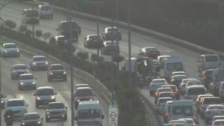 İstanbul'da trafiği kilitleyen 'arabadan atılma' olayı