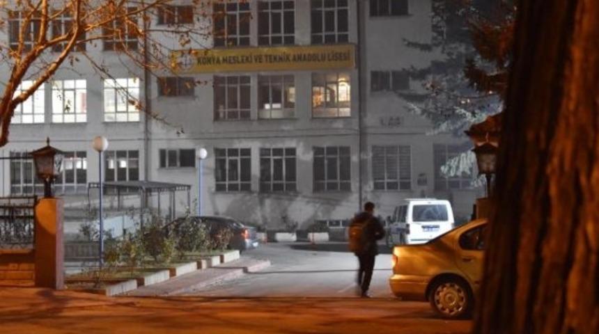 17 yaşındaki liseli okul bah&ccedil;esinde kalbine yenik d&uuml;şt&uuml;