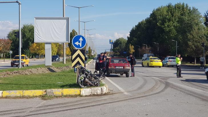 Erzincan'da motosikletle otomobilin çarpışması sonucu 4 kişi yaralandı G1