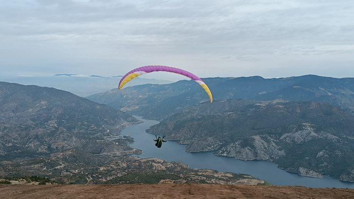 Çorum'da sporcular yamaç paraşütünü tanıtmak için uçtu G1