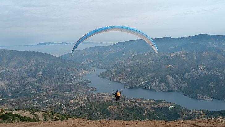 Çorum'da sporcular yamaç paraşütünü tanıtmak için uçtu G2