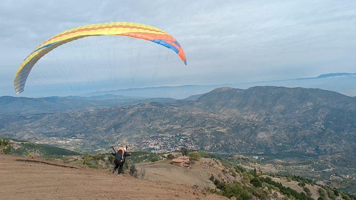 Çorum'da sporcular yamaç paraşütünü tanıtmak için uçtu G5