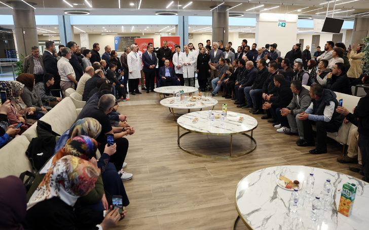 Cumhurbaşkanı Erdoğan, İstanbul'da tedavi gören madencileri ziyaret etti G2