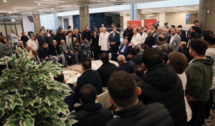 Cumhurbaşkanı Erdoğan, İstanbul'da tedavi gören madencileri ziyaret etti G3