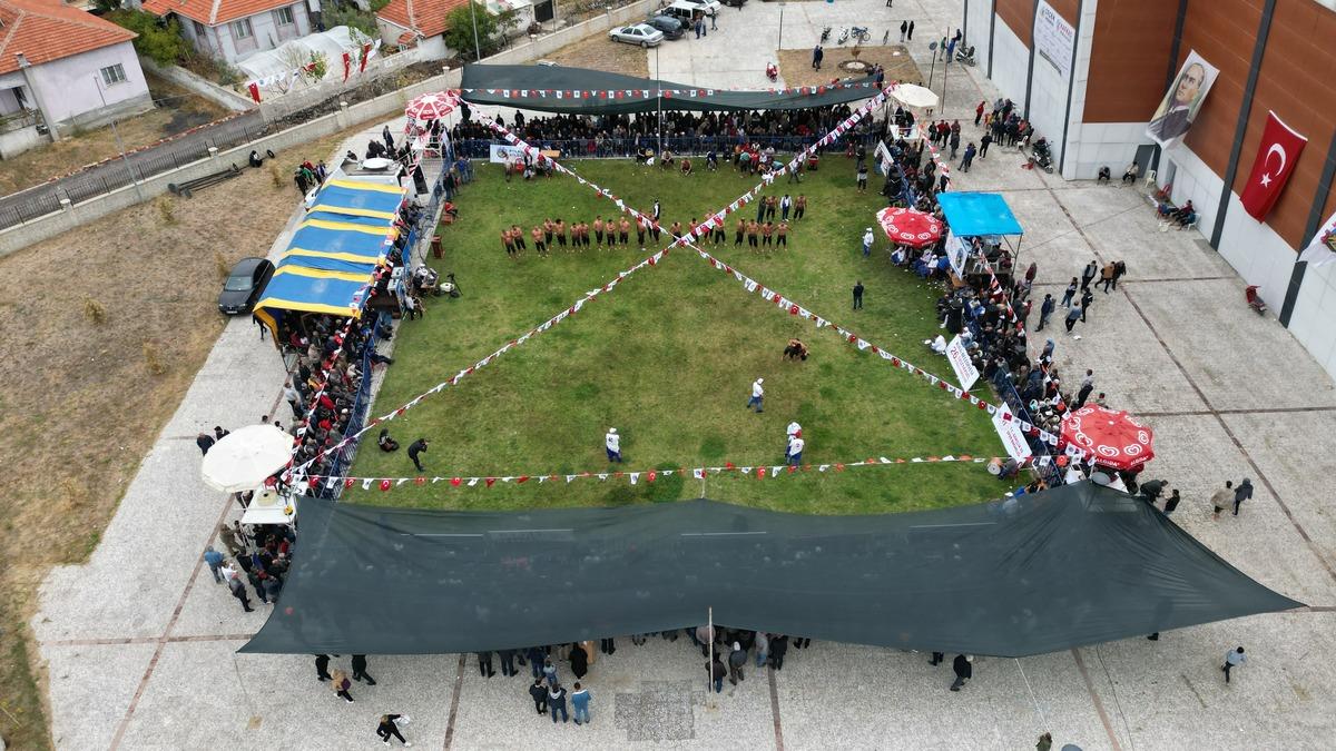 Kula Yağlı Pehlivan G&uuml;reşleri'nde başpehlivan Hasan Cengiz oldu