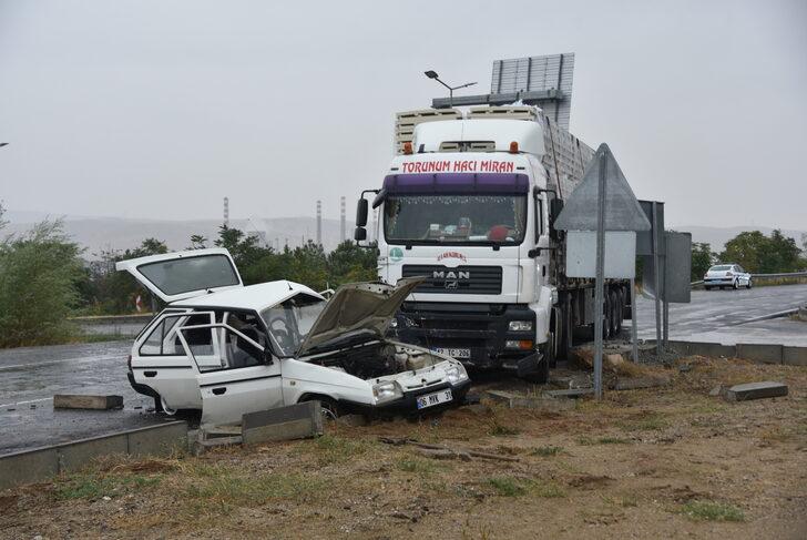 Kırıkkale'de tırla otomobilin çarpıştığı kazada 4 kişi yaralandı G2