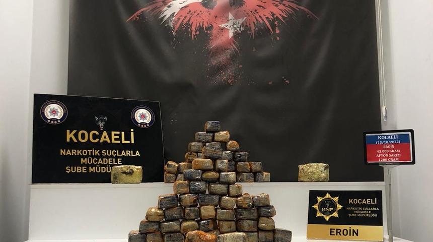 GÜNCELLEME - Kocaeli'de tırın dorsesine gizlenmiş 45 kilogram eroin ele geçirildi
