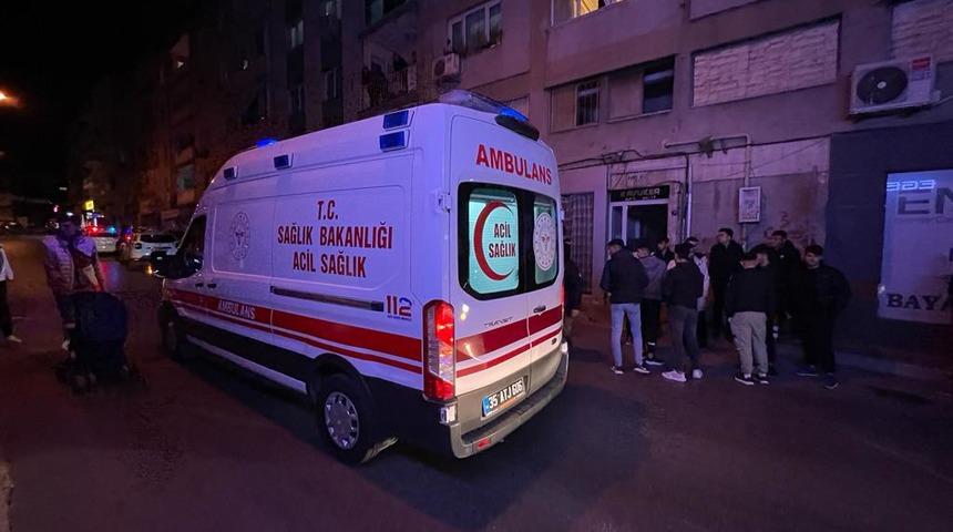 İzmir'de bıçaklanan genç hastanede tedavi altına alındı