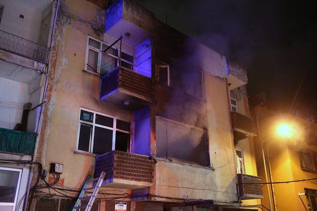 Trabzon'da 2 katlı evde çıkan yangın maddi hasar oluşturdu