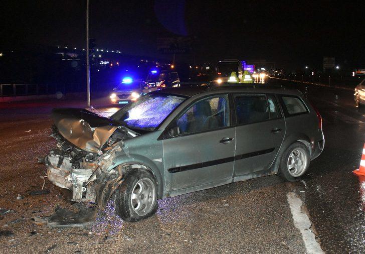 Kırıkkale'de otomobille tırın çarpıştığı kazada 5 kişi yaralandı G2