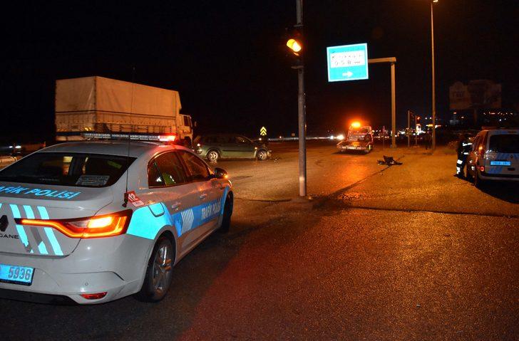 Kırıkkale'de otomobille tırın çarpıştığı kazada 5 kişi yaralandı G3