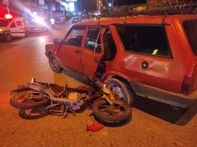 Manisa'da otomobil ile çarpışan motosikletin sürücüsü yaralandı