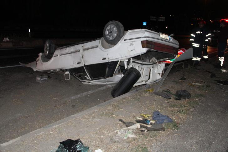 Manisa'da devrilen otomobildeki 2 kişi yaralandı G3