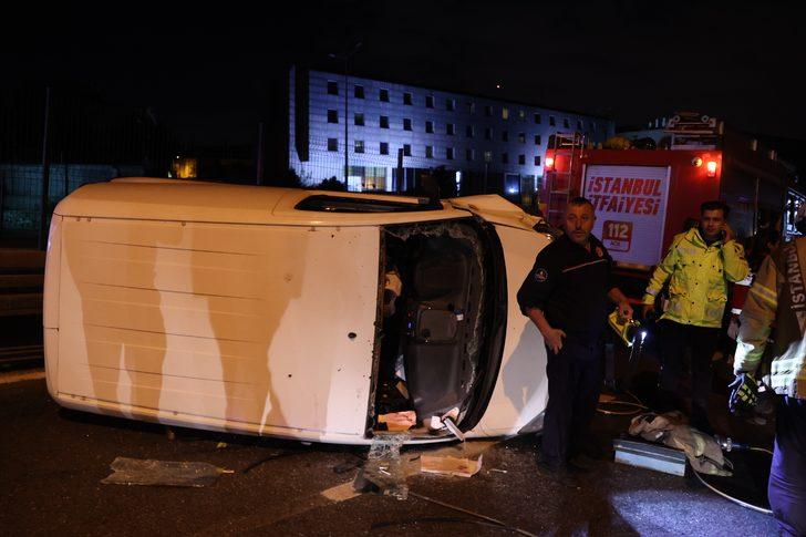 İstanbul'da otomobile çarpıp devrilen hafif ticari aracın sürücüsü yaralandı G2