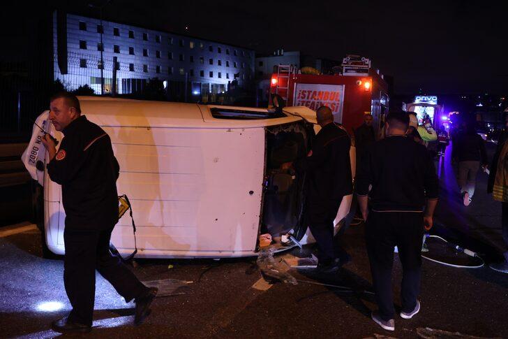 İstanbul'da otomobile çarpıp devrilen hafif ticari aracın sürücüsü yaralandı G3
