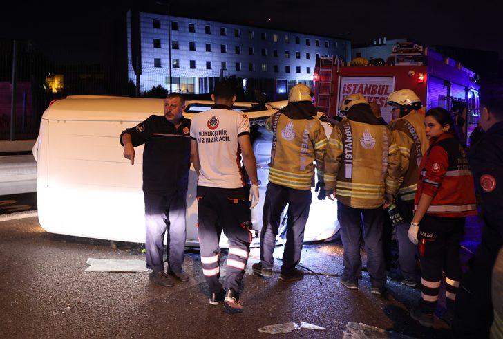 İstanbul'da otomobile çarpıp devrilen hafif ticari aracın sürücüsü yaralandı G5