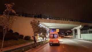 Bursa'da köprülü kavşaktan düşen motosikletin sürücüsü ağır yaralandı