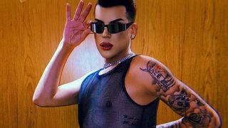 Kerimcan Durmaz yeni şarkısının kapağı için poz verdi! Göğüs detayı...