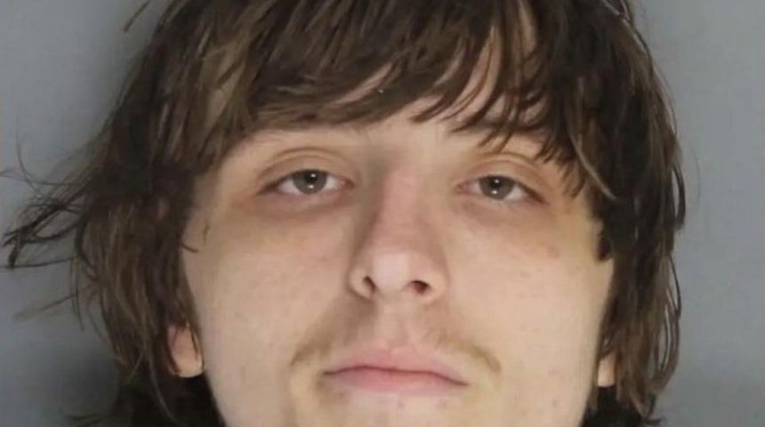 Bağımlılığın böylesi: Sevgilisi hayret etti! Annesinin küllerini çalıp sattı