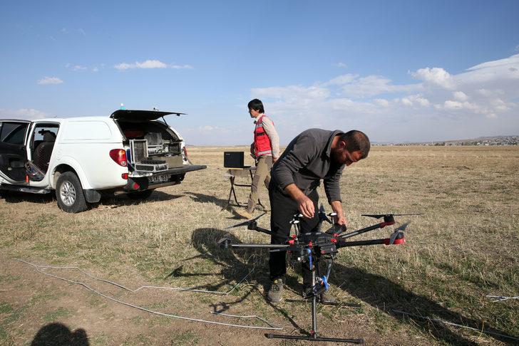 Malazgirt Savaş alanı drona entegre edilen "manyetometre cihazı" ile tespit ediliyor G4