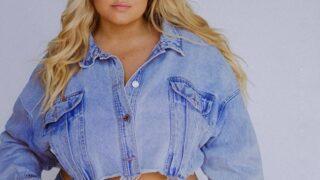 Büyük beden sosyal medya fenomeni iç çamaşırlı pozuyla özgüven aşıladı! “Daha tombul ve kendinden emin”