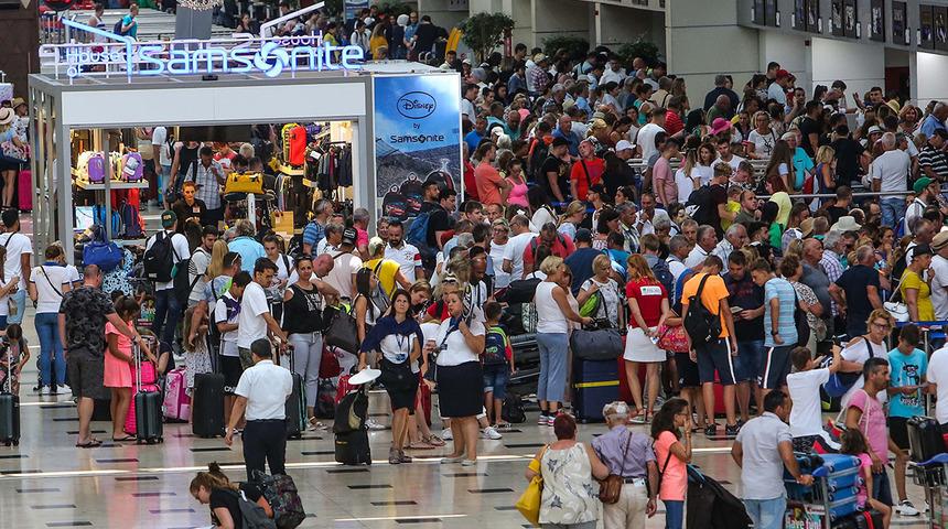 Akın akın Antalya'ya geliyorlar! Sayı 12 milyonu aştı