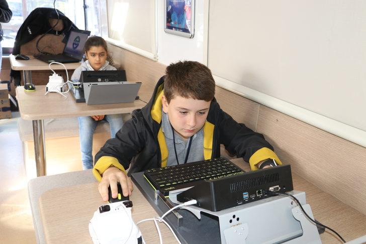 "Mavi Nefes Projesi Eğitim Otobüsü" 60 bin öğrenciye ulaşmayı hedefliyor G4