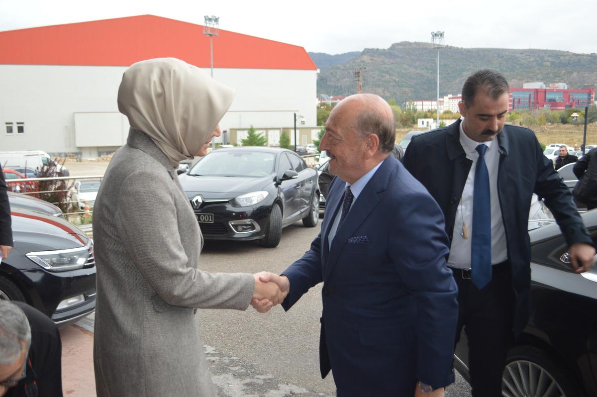 &Ccedil;alışma ve Sosyal G&uuml;venlik Bakanı Bilgin, Afyonkarahisar'da konuştu: (1)
