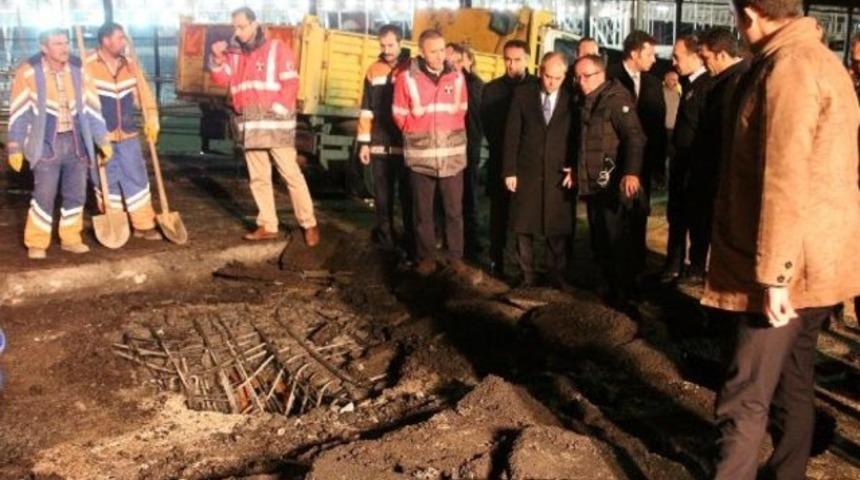 Bakanlar patlama yerinde incelemede bulundu