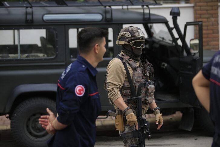 Antalya'da annesini rehin alan kişi 2 saatlik çalışmayla ikna edildi G2