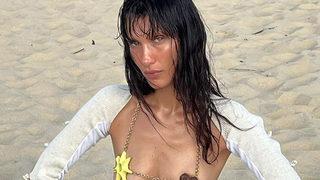 ''Seks robotu gibi hissediyorum'' diyen Bella Hadid eteğini kasığına kadar indirdi