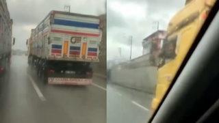 Trafikte bunu yaşayacakları akıllarının ucundan geçmezdi! Yağışlı havada dehşet saçtılar: Delikanlıysanız durun, yoksa...