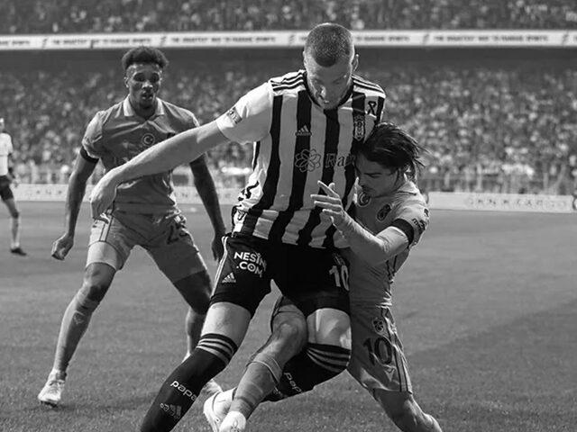 Abdülkadir Ömür’ün sol el tarak kemiği kırıldı