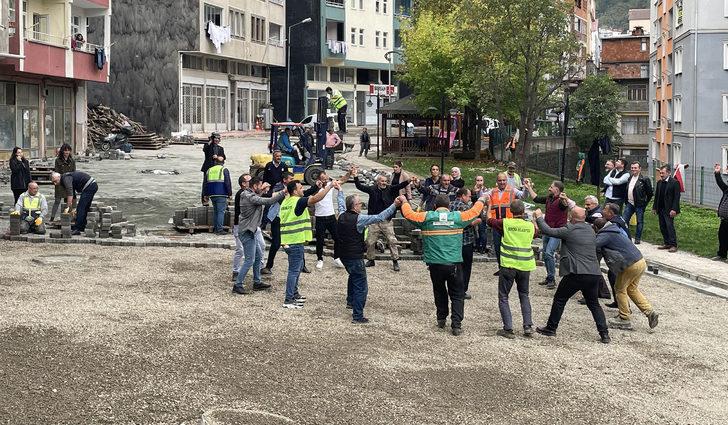 Artvin'in Borçka ilçesinde cadde ve sokaklar imece usulü yenileniyor G1