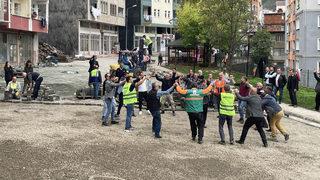Artvin'in Borçka ilçesinde cadde ve sokaklar imece usulü yenileniyor