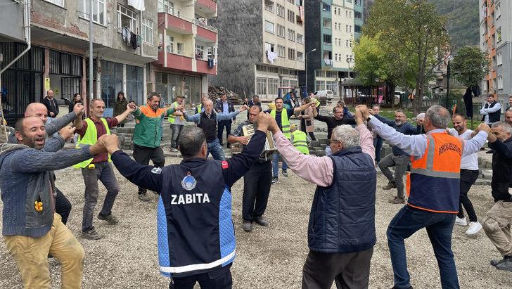 Artvin'in Borçka ilçesinde cadde ve sokaklar imece usulü yenileniyor G2