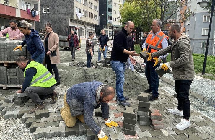 Artvin'in Borçka ilçesinde cadde ve sokaklar imece usulü yenileniyor G5