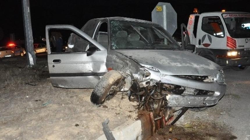 Mobese direğine &ccedil;arparak durabildi: 1 &Ouml;l&uuml;, 2 yaralı