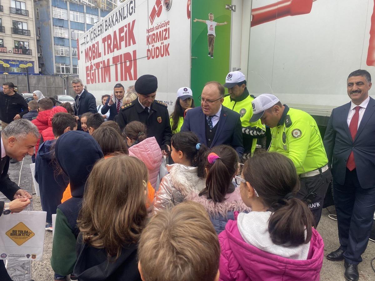 "Mobil Trafik Eğitim Tırı" Zonguldak'ta &ouml;ğrencileri bilgilendirdi