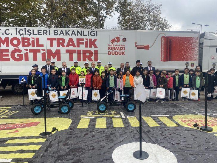 "Mobil Trafik Eğitim Tırı" Zonguldak'ta öğrencileri bilgilendirdi G2