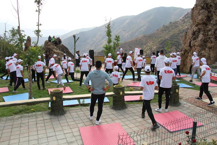 Şemdinli'de sosyal tesise dönüştürülen Efkar Dağı'nda spor etkinliği düzenlendi G1