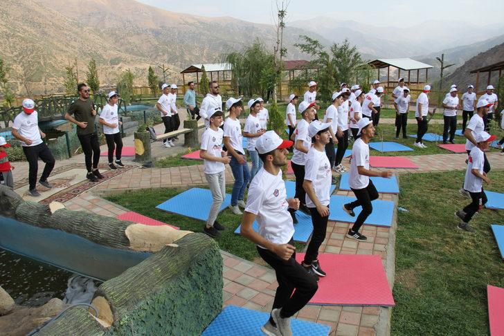 Şemdinli'de sosyal tesise dönüştürülen Efkar Dağı'nda spor etkinliği düzenlendi G2