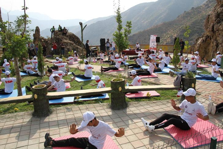Şemdinli'de sosyal tesise dönüştürülen Efkar Dağı'nda spor etkinliği düzenlendi G5