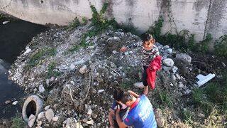 Osmaniye'de boş dere yatağına düşen 2 çocuğu itfaiye kurtardı