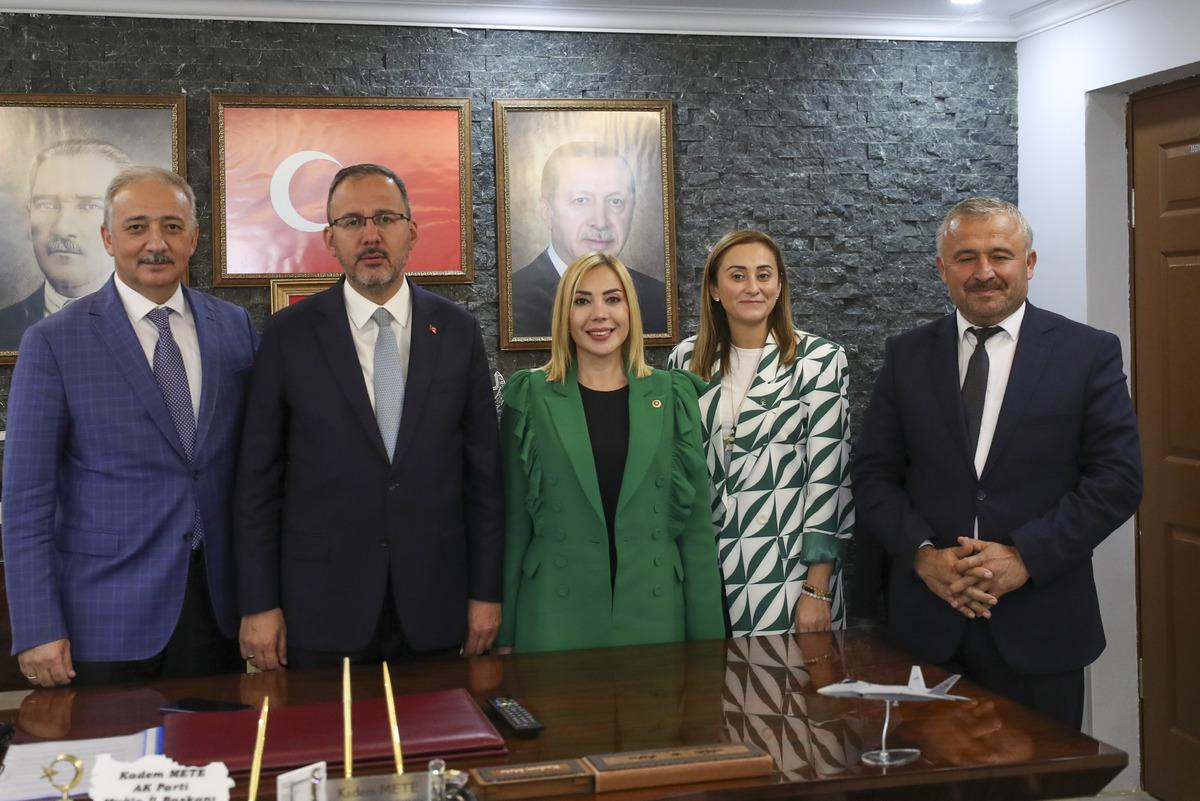 Gen&ccedil;lik ve Spor Bakanı Kasapoğlu, AK Parti Muğla İl Başkanlığında konuştu: