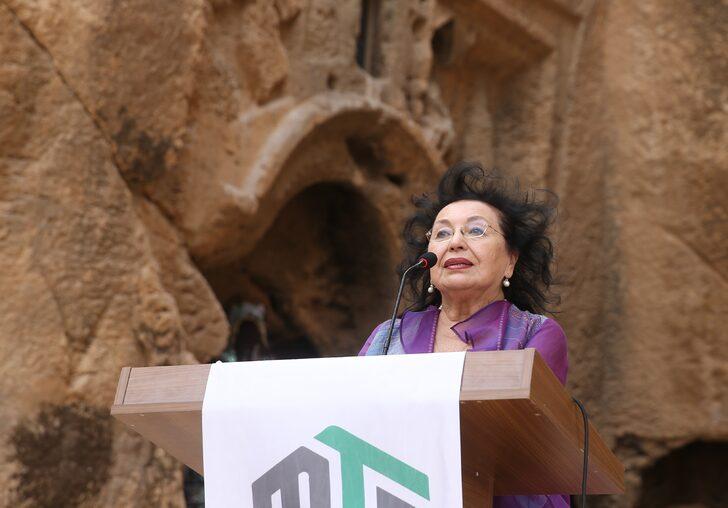 Dara Antik Kenti'nde "Taşla Dokunmuş, Sevgiyle Yoğrulmuş Mardin" defilesi yapıldı G3