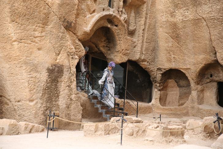 Dara Antik Kenti'nde "Taşla Dokunmuş, Sevgiyle Yoğrulmuş Mardin" defilesi yapıldı G5